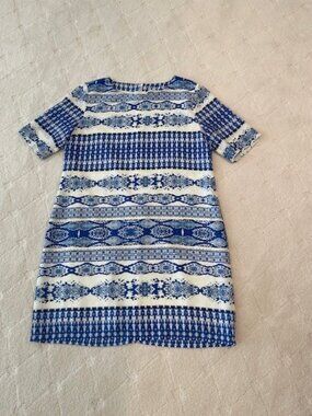 Collective Concepts Short Sleeve Blue & White Geometric Shift Dress MEDIUM